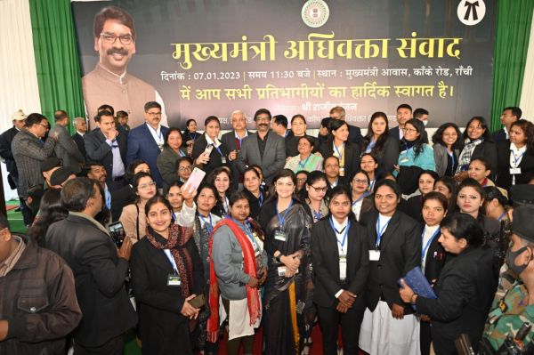 मुख्यमंत्री श्री हेमन्त सोरेन की पहल पर राज्य में पहली बार 'मुख्यमंत्री अधिवक्ता संवाद' कार्यक्रम का हुआ आयोजन।