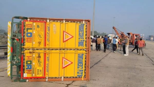 ट्रक-फारच्यूनर की आमने-सामने भिड़ंत : 2 की मौत, 2 गंभीर... जा रहे थे बागेश्वर धाम...