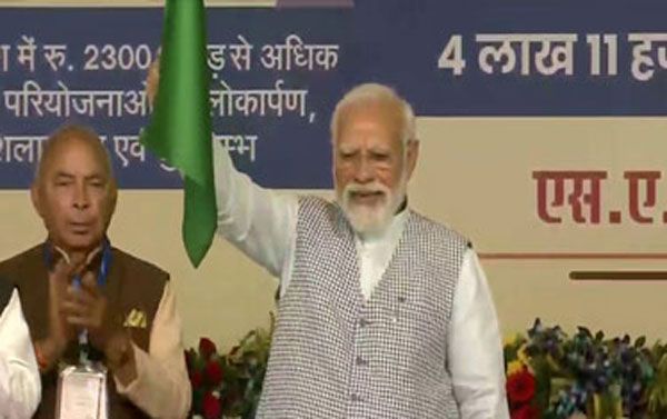  PM मोदी ने रीवा में 2300 करोड़ रुपए से अधिक रेल परियोजनाओं का लोकार्पण किया