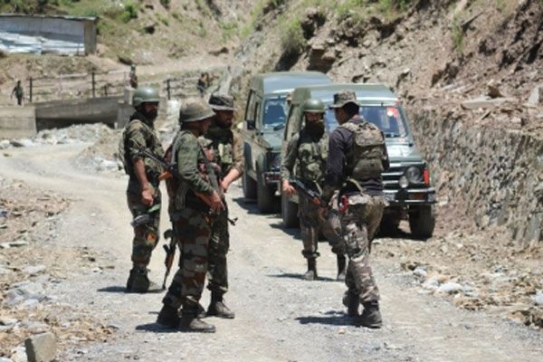  जम्मू में पाक घुसपैठिये को मार गिराया गया
