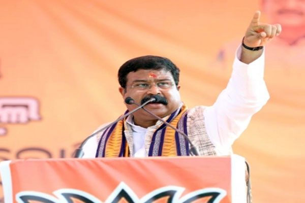  स्कूल ड्रॉप आउट रोकने के लिए 12,000 रुपए सालाना छात्रवृत्ति