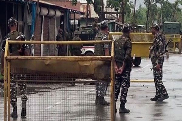  मणिपुर में पिता-पुत्र समेत 4 लोगों की हत्या, इंफाल में व्यापक विरोध प्रदर्शन