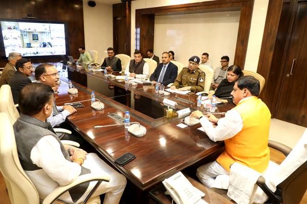 प्रत्येक जिले में पटाखा फैक्ट्रियों का निरीक्षण कर शासन को प्रतिवेदन भेजने के निर्देश