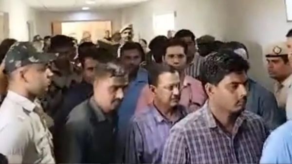  केजरीवाल की रिमांड पर चल रही सुनवाई...