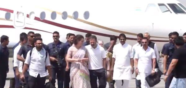 राहुल गांधी नामांकन दाखिल करने रायबरेली पहुंचे