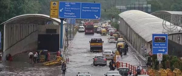 पहली बारिश में जलमग्न हुई राजधानी, सरकार ने बुलाई आपात बैठक