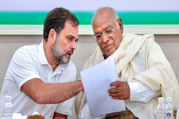 मल्लिकार्जुन खड़गे ने बुलाई कांग्रेस पदाधिकारियों की बैठक, पार्टी के रोडमैप पर होगी चर्चा