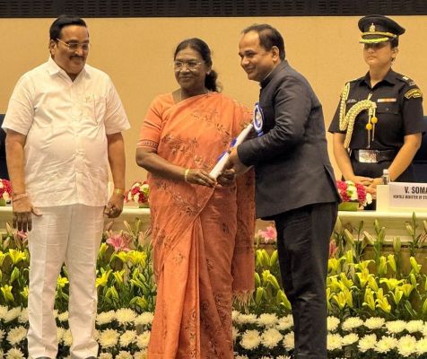 राष्ट्रपति श्रीमती द्रौपदी मुर्मु ने रायपुर जिले को किया सम्मानित