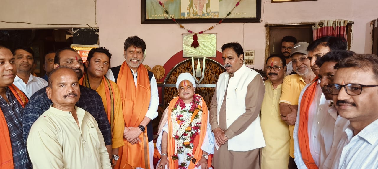 राजधानी रायपुर में भाजपा ने मनाई गुरु पूर्णिमा प्रदेश अध्यक्ष सहित अन्य नेताओं ने मंडलों में किया गुरुओं का सम्मान