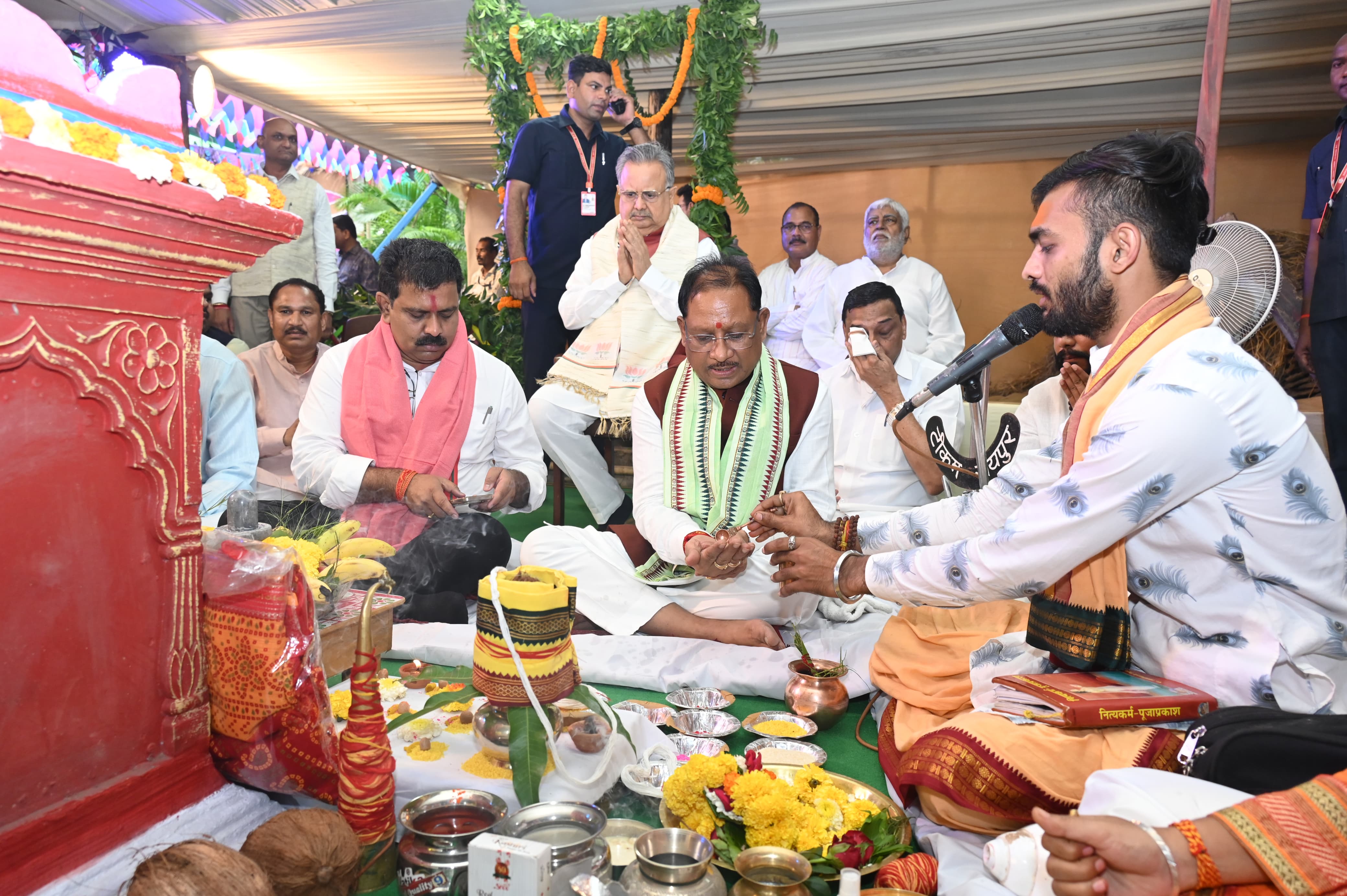 मुख्यमंत्री निवास में हरेली उत्सव: श्री साय ने गौरी-गणेश, नवग्रह की पूजा कर भगवान शिव का किया अभिषेक