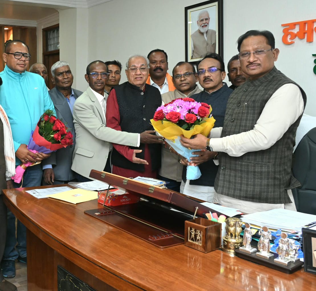 मुख्यमंत्री श्री साय से अखिल भारतीय राष्ट्रीय महासभा हल्बा हल्बी आदिवासी समाज के प्रतिनिधि मंडल के सदस्यों ने सौजन्य मुलाकात की