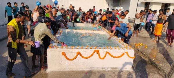 छत्तीसगढ़ की जेलों में कैदियों का गंगाजल से सामूहिक स्नान, आध्यात्मिक शुद्धि की पहल