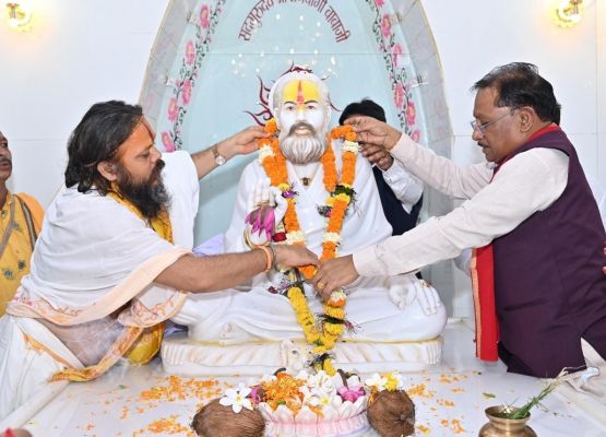 संतों के आशीर्वाद और जनसहयोग से छत्तीसगढ़ आगे बढ़ रहा है विकास और आस्था के मार्ग पर - मुख्यमंत्री श्री विष्णुदेव साय