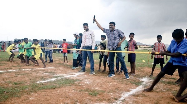 खेल मड़ई में संरक्षित जनजातियों के पारंपरिक खेलों का हो रहा प्रदर्शन