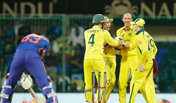  ऑस्ट्रेलिया ने तीसरे वनडे में भारत को हराया, श्रृंखला 2-1 से जीती
