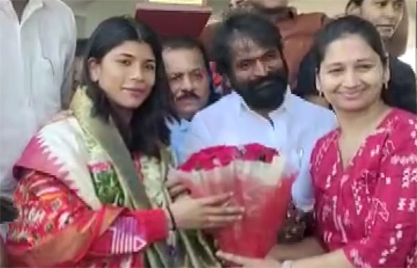 मुक्केबाज निखत ज़रीन का किया गया भव्य स्वागत