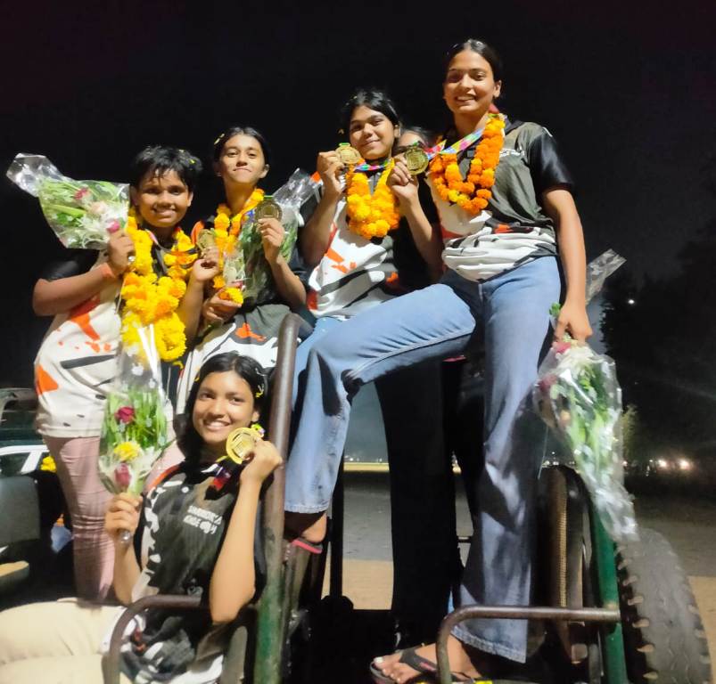 इतिहास रचने वाली बस्तर की बेटियों का जोरों शोरों से स्वागत