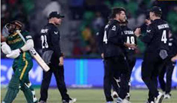 दक्षिण अफ्रीका को 50 रनों से हराकर न्यूजीलैंड चैंपियंस ट्रॉफी के फाइनल में