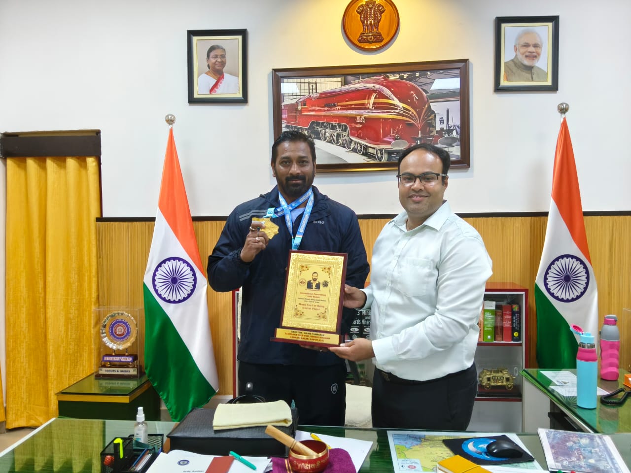 आगरा में आयोजित आल इंडिया इंटीनेशन सीनियर टूर्नामेंट के पावरलिफ्टिंग चैंपियनशिप में दक्षिण पूर्व मध्य रेलवे, बिलासपुर मंडल के खिलाड़ी टी. एस. प्रकाश राव को मिला गोल्ड मेडल। 