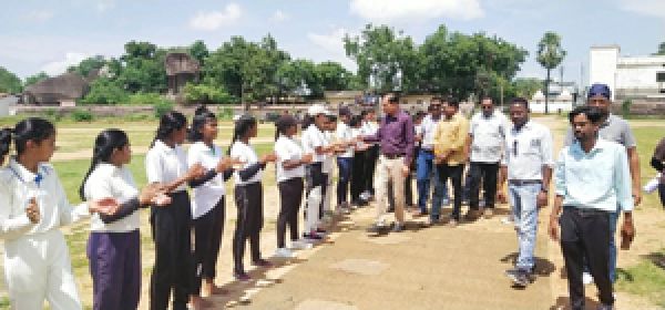 ड्यूस बॉल क्रिकेट के लिए प्रतिभागियों का किया गया चयन