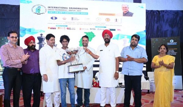 छत्तीसगढ़ चीफ मिनिस्टर ट्रॉफी : बी कैटेगरी चैलेंजर्स के विजेताओं को खेल मंत्री पटेल ने किया सम्मानित