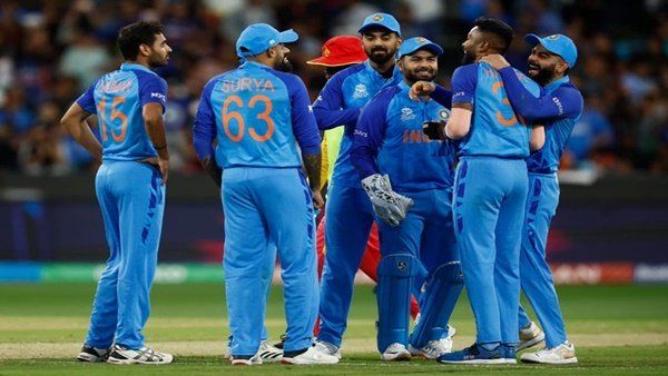  IND vs ENG: सेमीफाइनल से पहले 'हिटमैन' को सुनिल गावस्कर ने दी खास सलाह, ऐसा किया तो होगी रनों की बौछार
