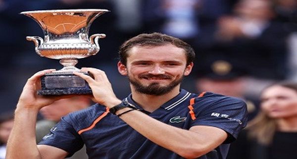 डेनियल मेदवेदेव ने होल्गर रून को हराकर इटली ओपन टेनिस का खिताब जीता