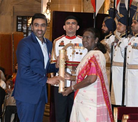 रविचंद्रन अश्विन को मिला पद्मश्री पुरस्कार, राष्ट्रपति द्रौपदी मुर्मू ने किया सम्मानित