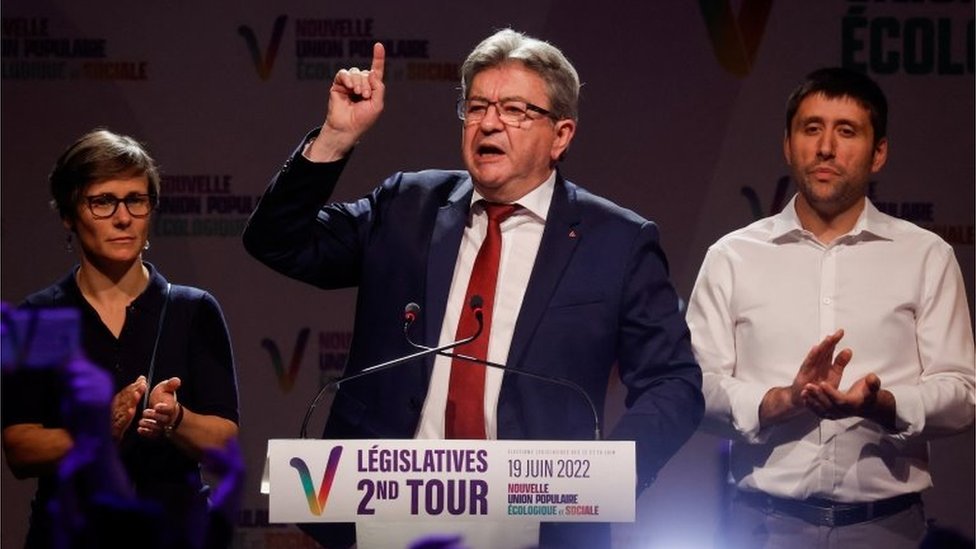 फ़्रांस के राष्ट्रपति इमैनुएल मैक्रों बहुमत खोने के बाद अब क्या करेंगे? जानिए