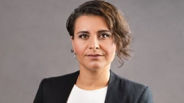  यूरोपीय सांसद ने ईरान की महिलाओं के समर्थन में काटे अपने बाल, कहा- बस अब बहुत हो गया...