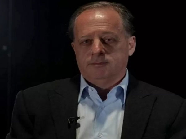  बोरिस जॉनसन ऋण विवाद के बाद बीबीसी अध्यक्ष ने इस्तीफा दिया