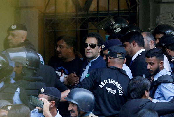  पाकिस्तान के पूर्व प्रधानमंत्री इमरान खान दोषी करार, 3 साल की सजा