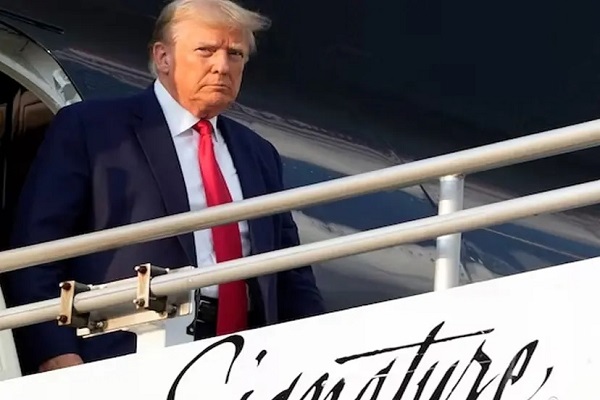 डोनाल्ड ट्रंप ने किया सरेंडर, 20 मिनट जेल में रहे