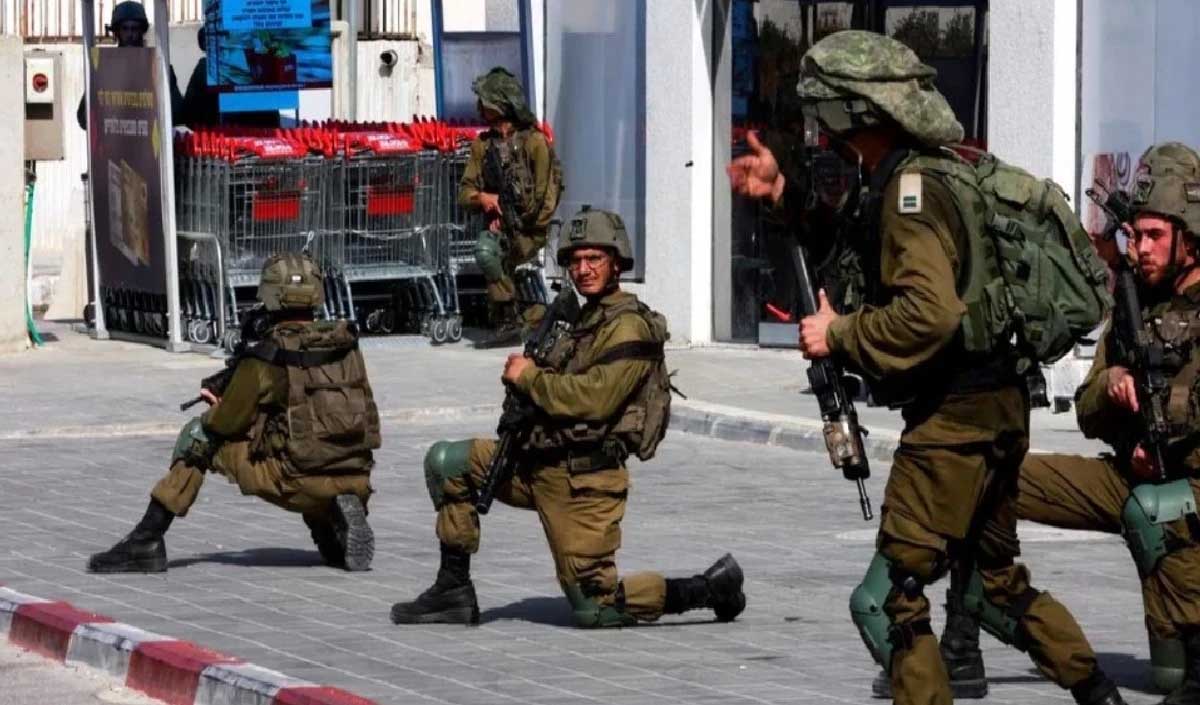 गाजा में संघर्ष-विराम की मांग को लेकर मीडियाकर्मियों ने किया प्रदर्शन