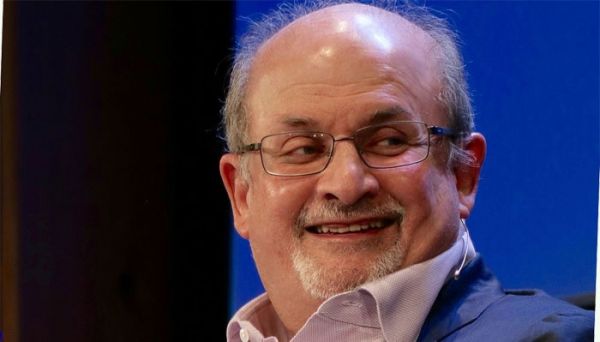 सलमान रुश्दी का नाम ब्रिटेन की महारानी की सम्मान सूची में सबसे ऊपर