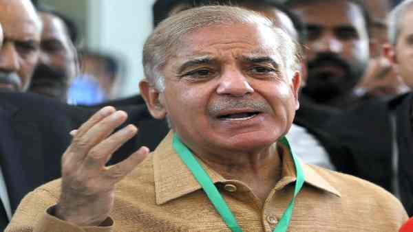 पैसे बचाने के लिए प्रधानमंत्री ने लगाई पाबंदी, फिर भी विदेशों से लग्जरी सामान क्यों खरीद रहा है पाकिस्तान?