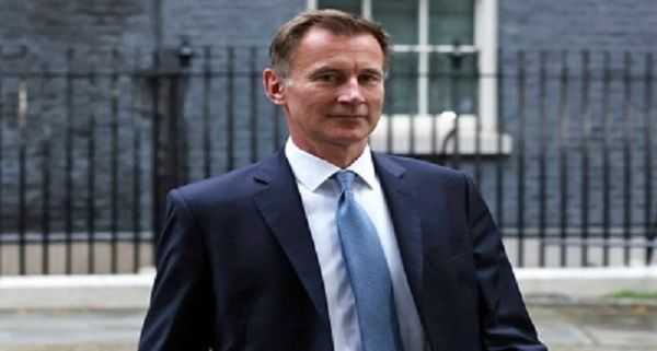 ब्रिटेन के नए वित्त मंत्री ने आयकर में योजनाबद्ध कटौती सहित अधिकांश आर्थिक पैकेज को पलटा