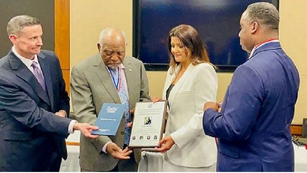 यूएस संसद में भारतीय-अमेरिकी महिलाओं को किया सम्मानित