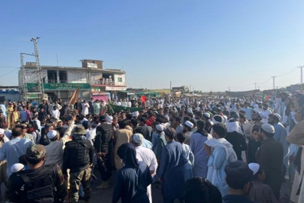 पाक सेना ने मार्शल लॉ से किया इनकार