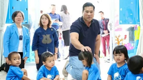 27 साल बाद अमेरिका से लौटा थाईलैंड के राजा का दूसरा बेटा