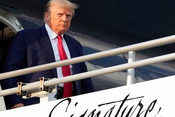 डोनाल्ड ट्रंप ने किया सरेंडर, 20 मिनट जेल में रहे