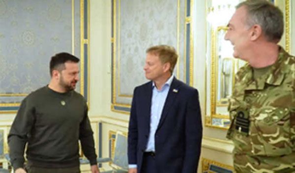  शाप्स ने जेलेंस्की को और अधिक सैन्य सहायता देने का वादा किया