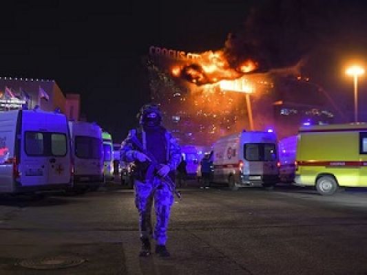  मॉस्को में आतंकी हमला, 70 लोगों की मौत