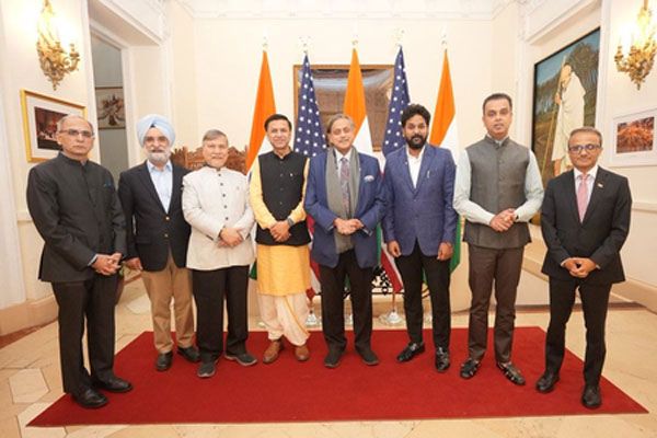 शशि थरूर के नेतृत्व में सांसदों की टीम ने आतंकवाद विरोधी शांति मिशन शुरू किया